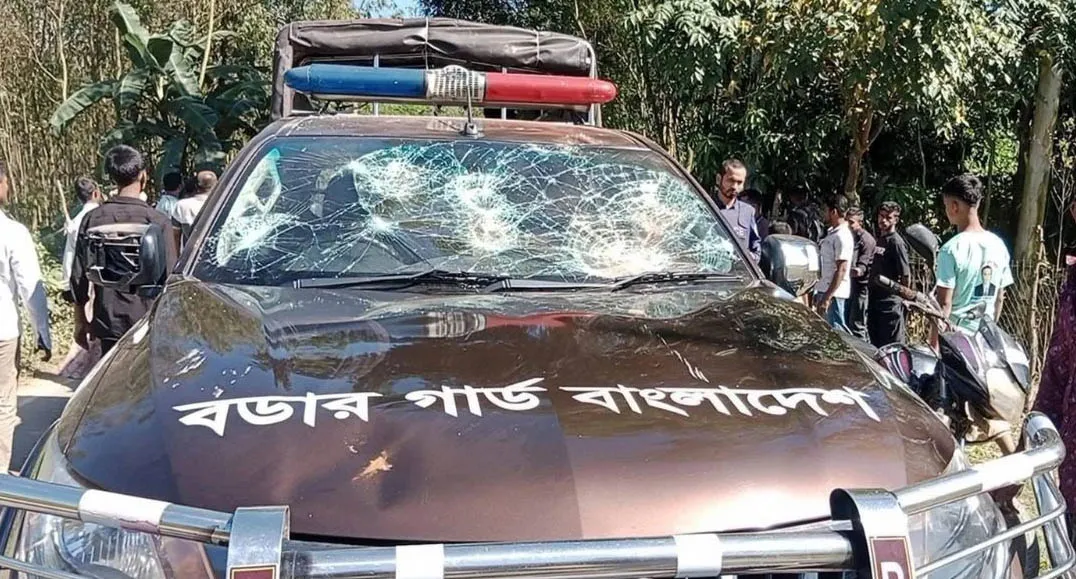 ইটভাটায় অভিযানে যাওয়ার পথে বাধা, সংঘর্ষে পুলিশসহ আহত ২০